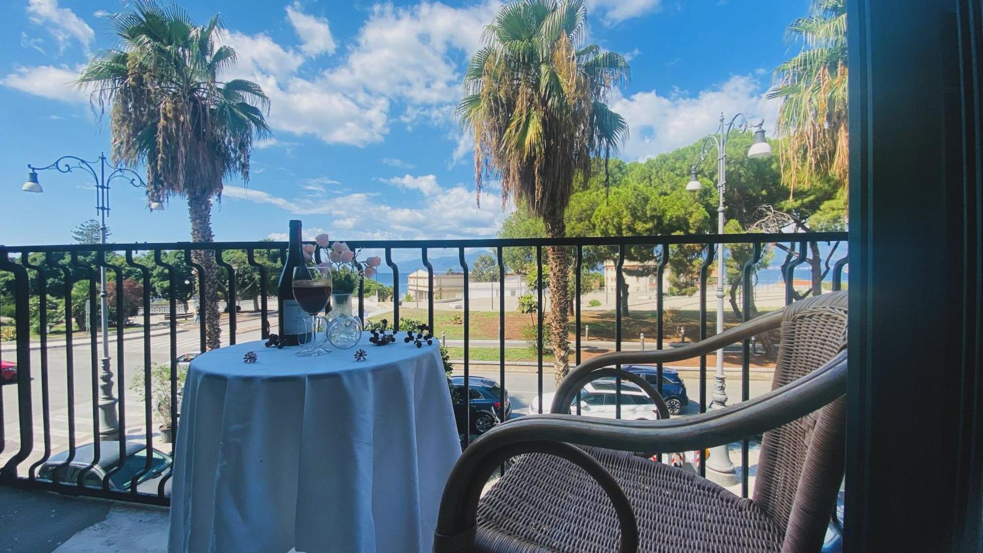 Il Balcone Sullo Stretto Bed & Breakfast Reggio di Calabria Ngoại thất bức ảnh